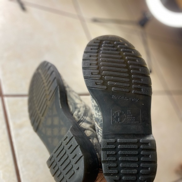 DR MARTENS BLACK CORE BECKETT SKULL ROSE - Picture 5 of 6